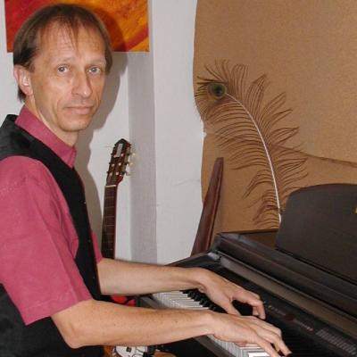 Klavierlehrer und Akkordeon-Unterricht in Salzburg Liefering - thumb