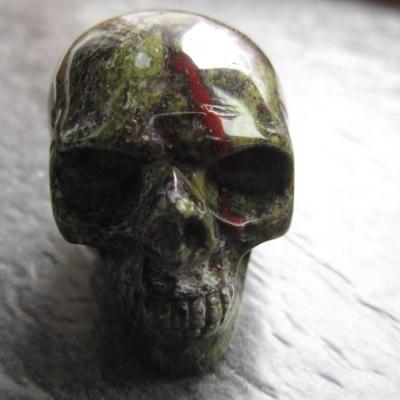 Drachenblut Jaspis Skull - Kristallschädel - Kunsthandwerk - thumb