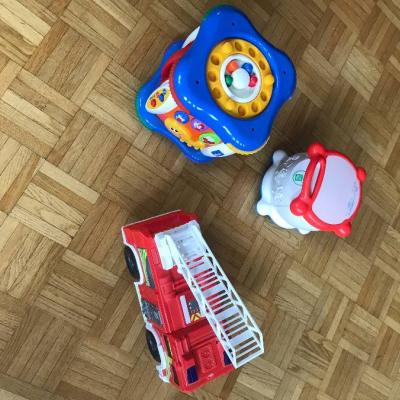 Diverse Kinderspielsachen mit Batteriebetrieb - thumb