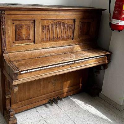 Altes Holz Piano von Gustav Rösler - thumb