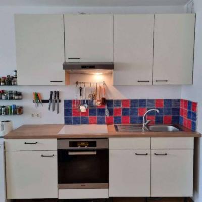 Küche mit Geräte: 750€ ohne Geräte: 300€ - thumb