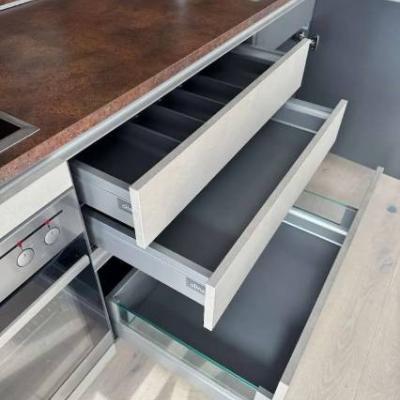 Moderne Olina-Einbauküche in Betonoptik - thumb