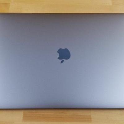 Apple MacBook Pro 15-inch Touch Bar -core i7,512GB - thumb