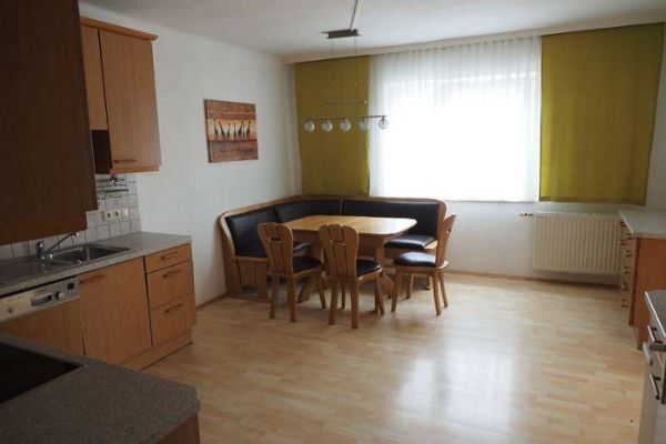 108m² helle Wohnung + 22m² Garconniere