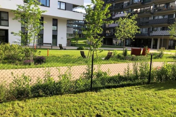 Moderne U-Bahn nahe Wohnung mit Terrasse & Garten