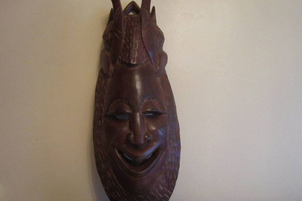 Afrikanische Holzschnitzkunst - Wandmaske - Holz - schwer - massiv