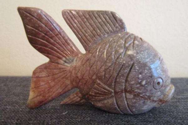Fisch - Steinfigur - Naturstein - Handarbeit - Länge: 9,5cm - Höhe: 6