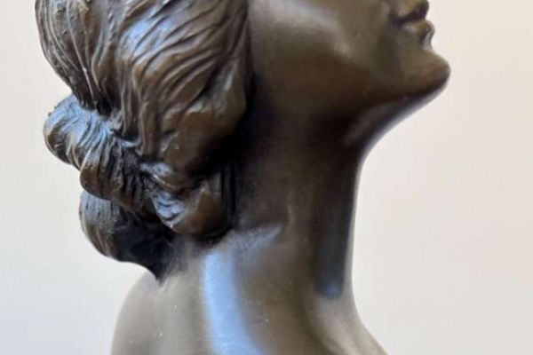 Statue einer Dame aus Bronze, Marmorsockel, Pierre Collinet, signiert