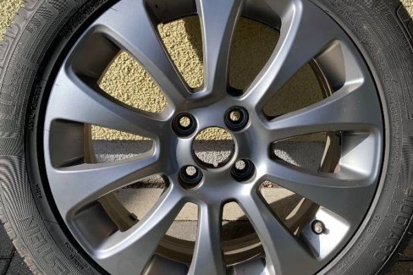 Alufelgen mit Sommerreifen Opel Corsa