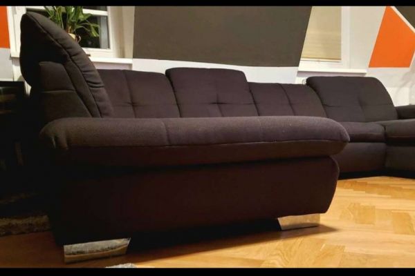 Anthrazitfarbene Couch zum Verlieben!