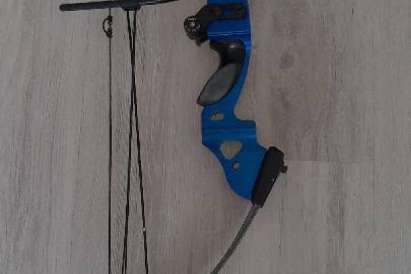 blauer PSE-Spider Sportbogen