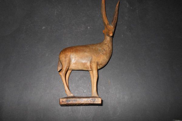 kleiner Hirsch aus Holz