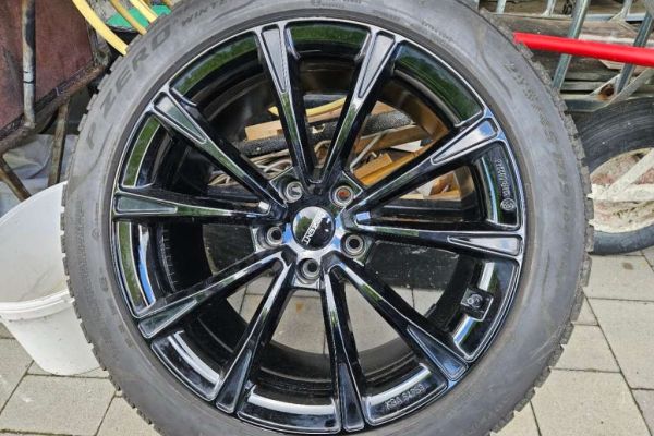 19 Zoll Alu mit WR 255 7 285 - waren auf Tesla Model Y
