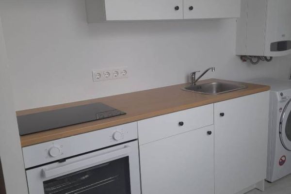 180 cm lange Küchenzeile mit Kühlschrank