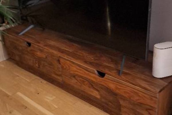 Vollholzfernsehkasterl