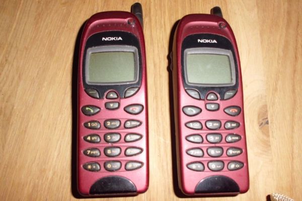 2 alte Nokia Handys für Sammler