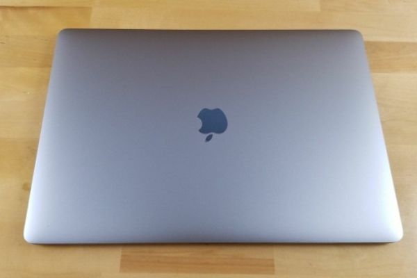 Apple MacBook Pro 15-inch Touch Bar -core i7,512GB