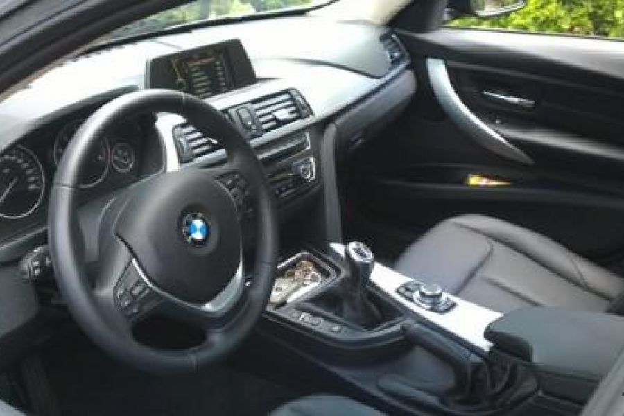 BMW 318d F30 Saphierschwarz- Metallic - Bild 4
