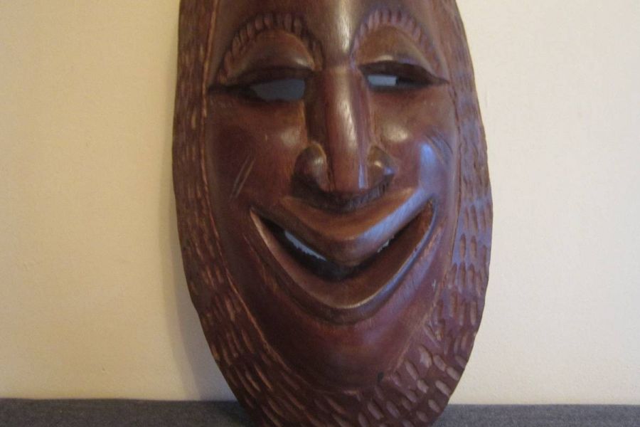 Afrikanische Holzschnitzkunst - Wandmaske - Holz - schwer - massiv - Bild 2