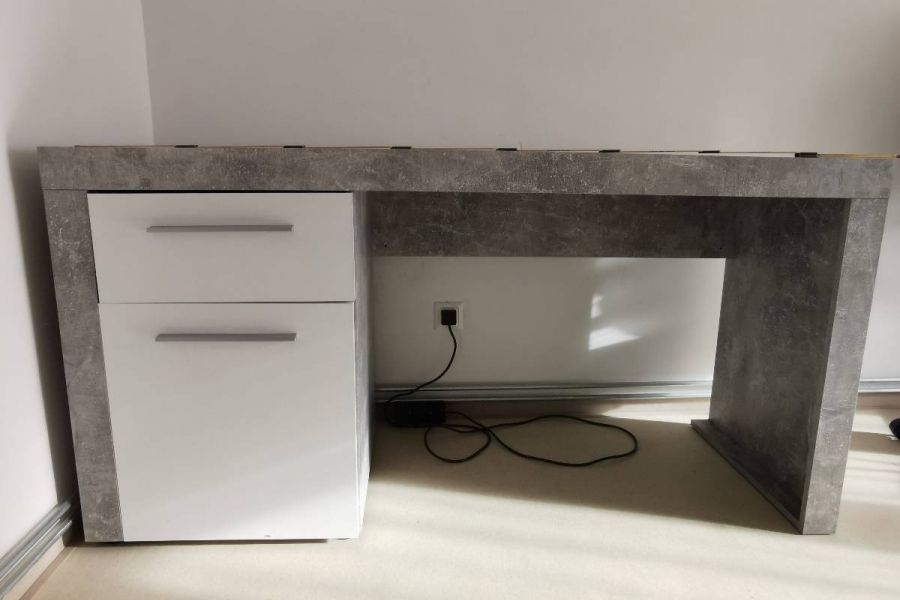Schreibtisch mit Stauraum - Bild 1