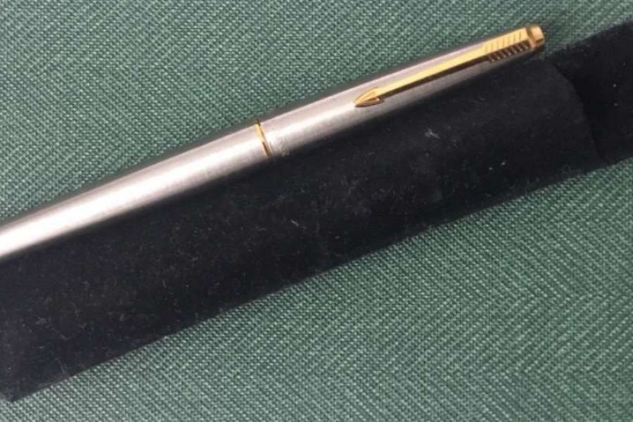 Parker Füller, gebürsteter Edelstahl mit Gold, Spitze M - Bild 4