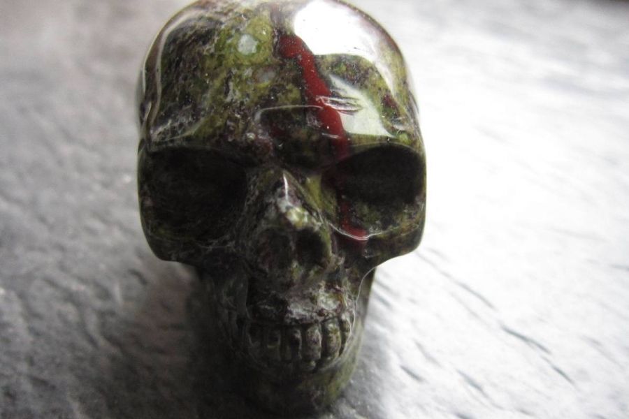 Drachenblut Jaspis Skull - Kristallschädel - Kunsthandwerk - Bild 1