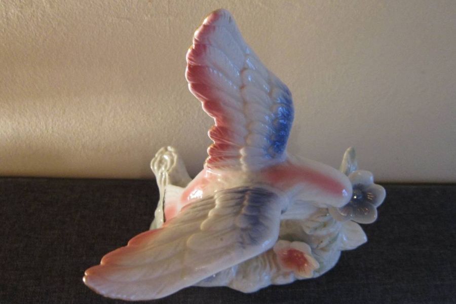 Wunderschöne Keramik - Vogel auf Ast mit Blüten - Vitrinenstück - Bild 3