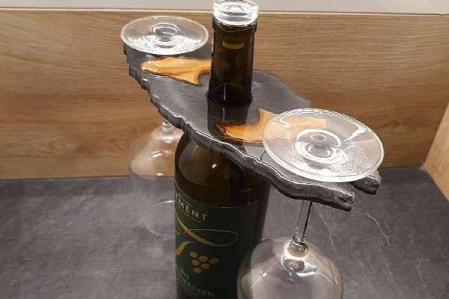 Edler Weinglashalter aus Epoxidharz mit Holzeinlage - Bild 1