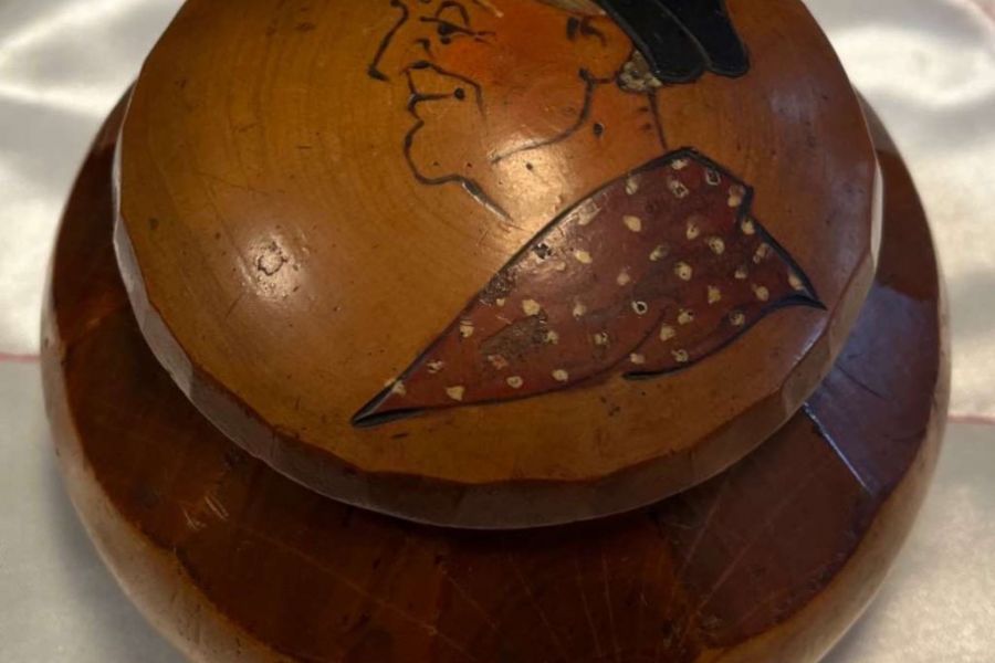 Antike Holzdose mit Deckel aus Massivholz mit Handmalerei - Bild 1