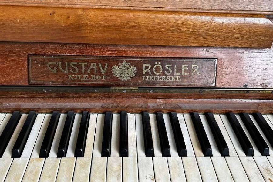 Altes Holz Piano von Gustav Rösler - Bild 2