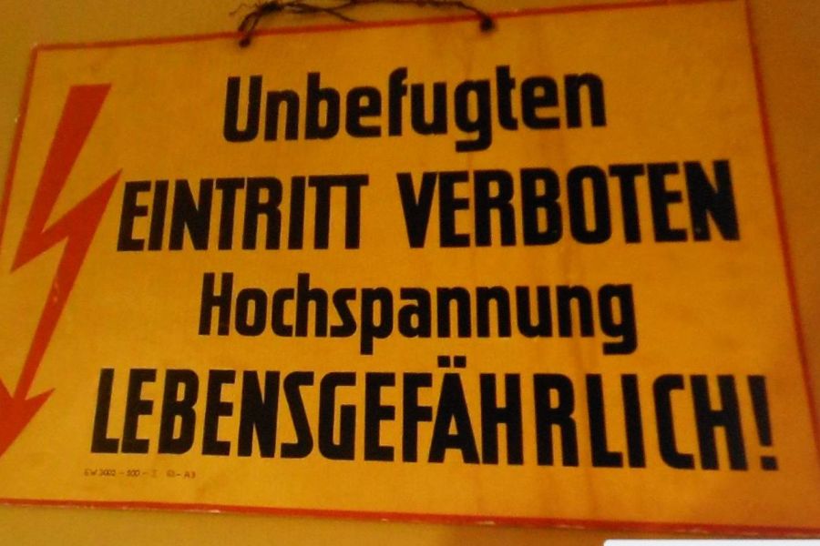 Reklame oder Hinweisschild - Bild 1