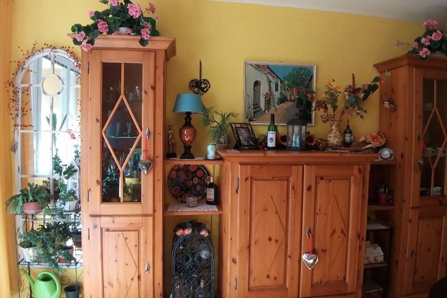 Exquisite Wohnzimmerlösung im Landhausstil - Bild 1
