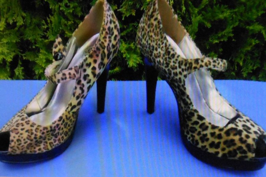 Biete schöne Schuhe - Bild 1