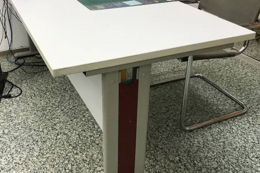 lichtgrauer Schreibtisch - Bild 2