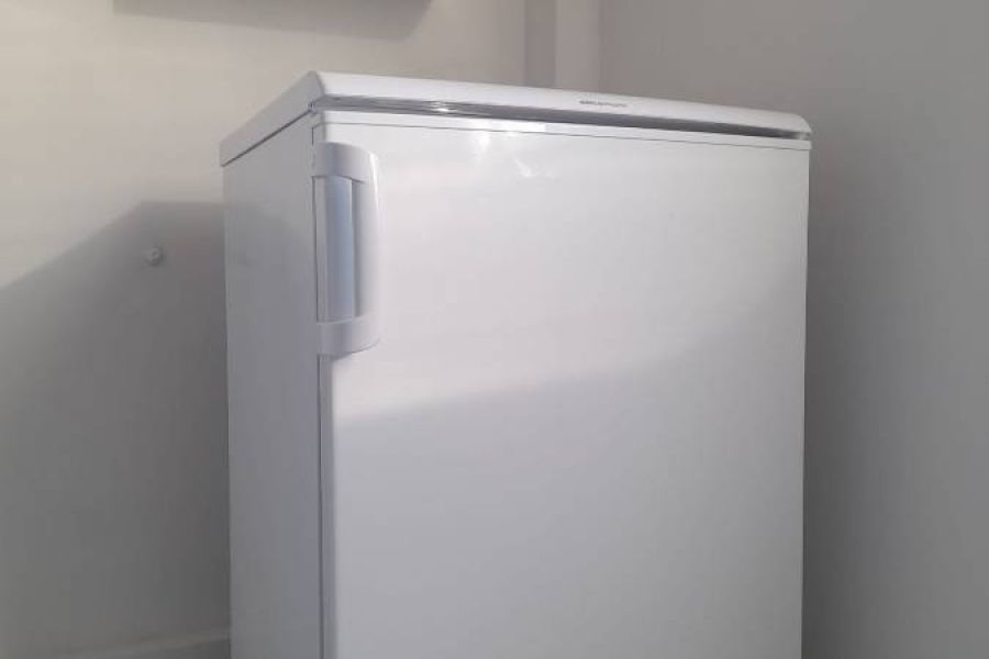 180 cm lange Küchenzeile mit Kühlschrank - Bild 4