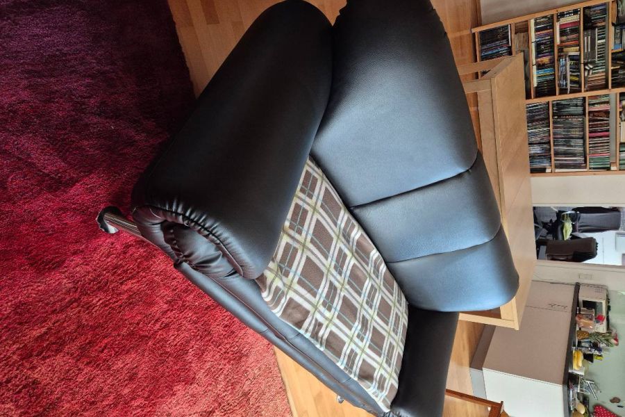 Elegante Couch (schwarzes Kunstleder) - Bild 2